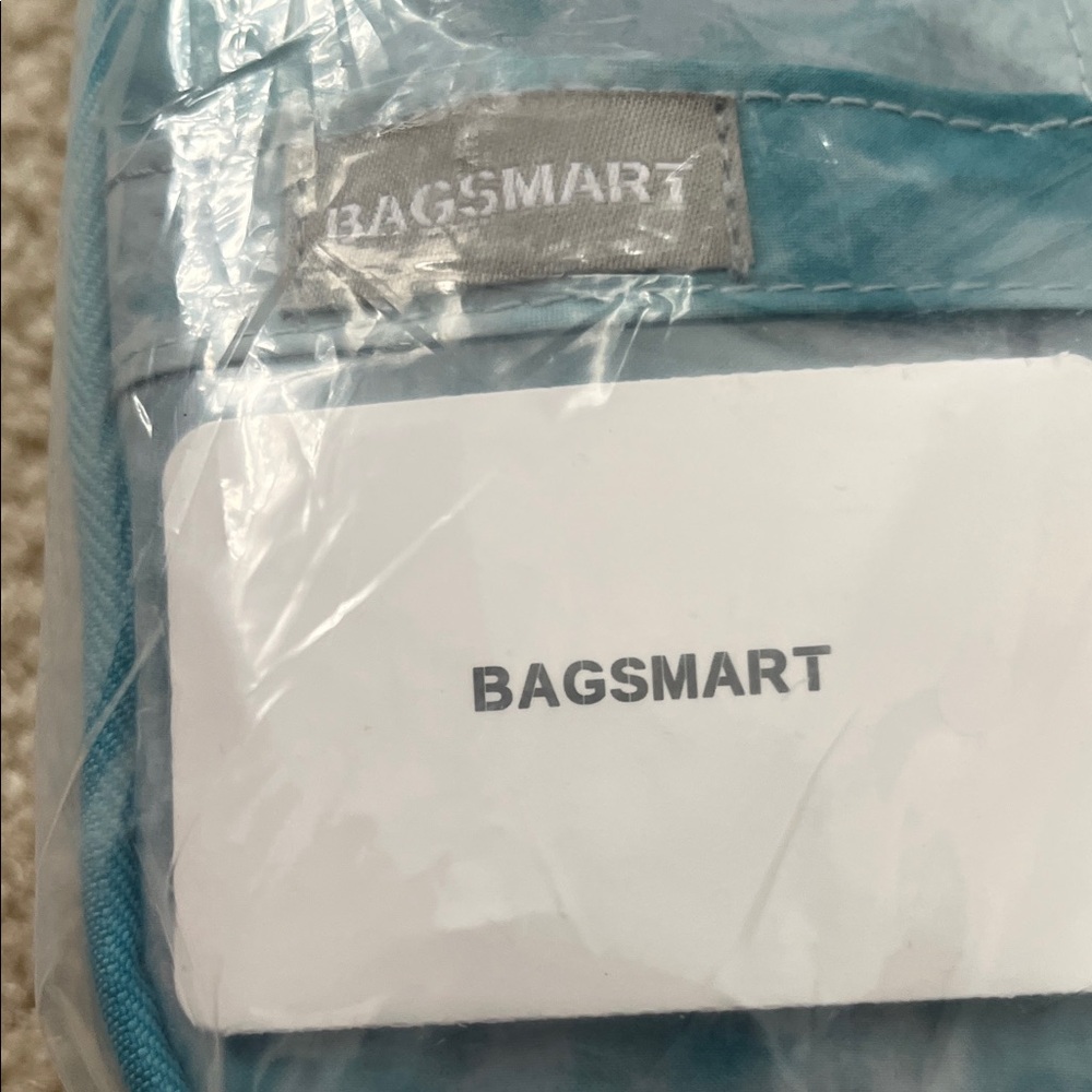 Travel essentials, all new - Picture 15 of 16